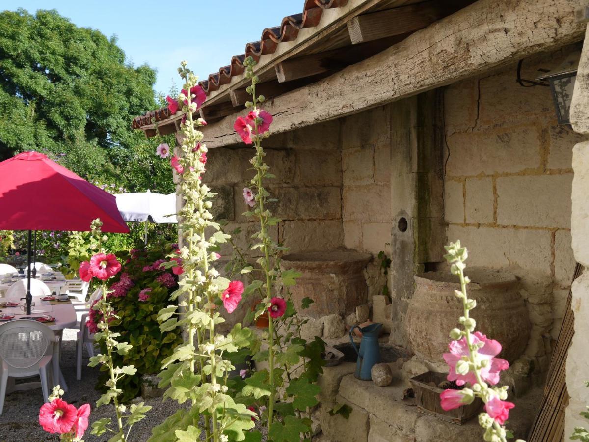 Chambres D'Hotes - Les Bujours Saint-Georges-des-Côteaux Εξωτερικό φωτογραφία